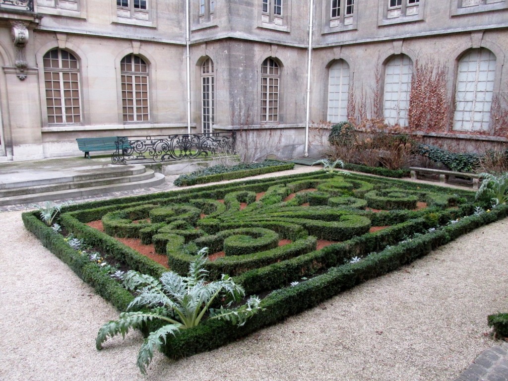 15.02.17 Marais Carnavalet Museum Garden 3