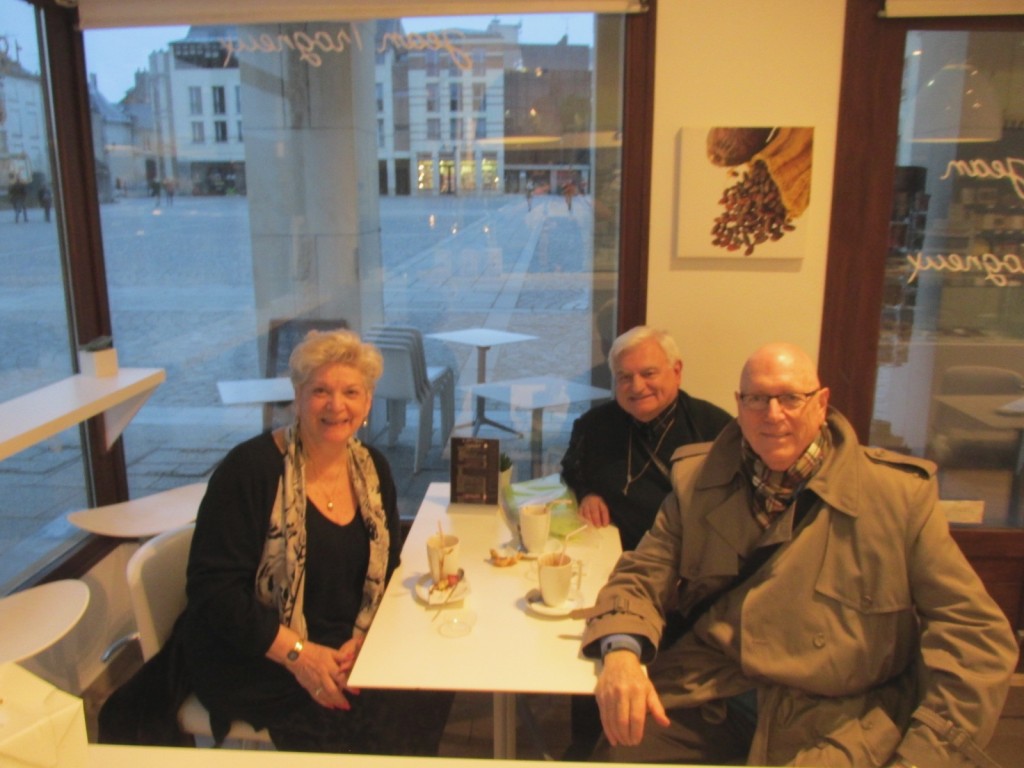 15.02.19 Amiens Cecilia Singer at Cafe