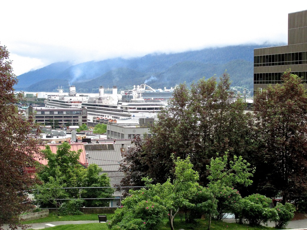 06-17-15 Juneau Ships at the Pier