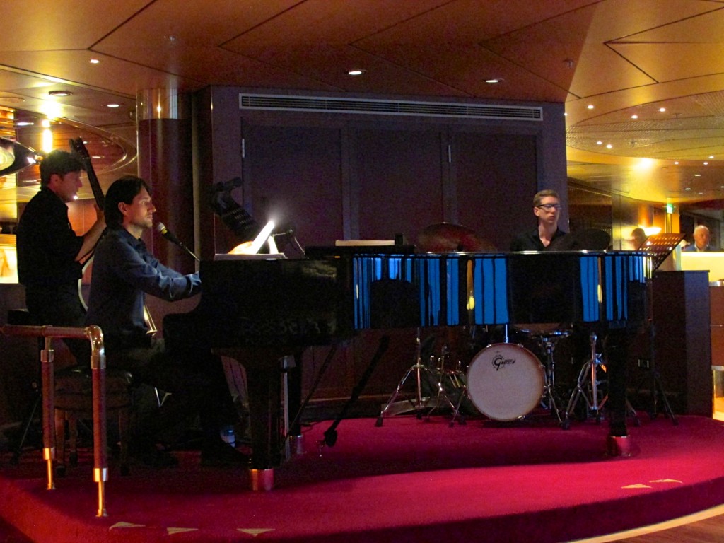 06:10:15 Amsterdam Ocean Bar Trio with Sebastian
