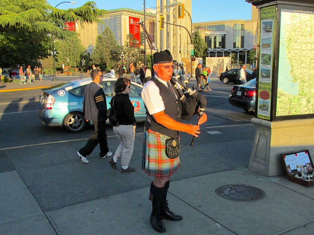 06:13:15 Victoria Bagpiper